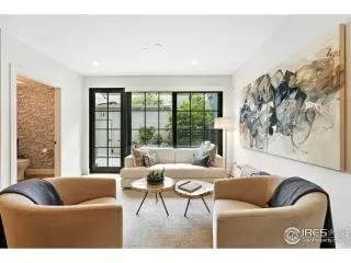 Photo #2: 1040803 Listing