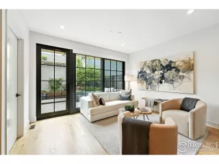 Photo #5: 1040803 Listing