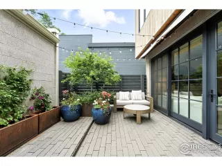 Photo #6: 1040803 Listing