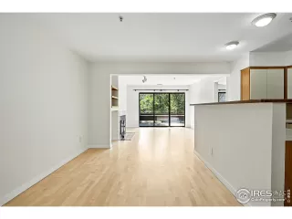 Photo #5: 1040833 Listing