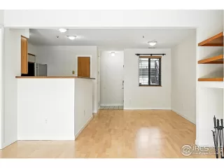 Photo #6: 1040833 Listing