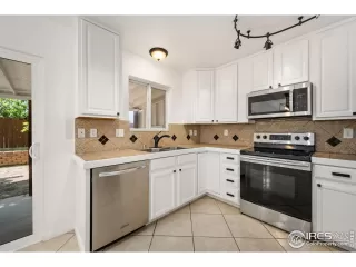 Photo #4: 1040860 Listing