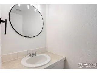 Photo #6: 1040860 Listing