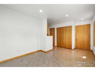 Photo #6: 1040865 Listing