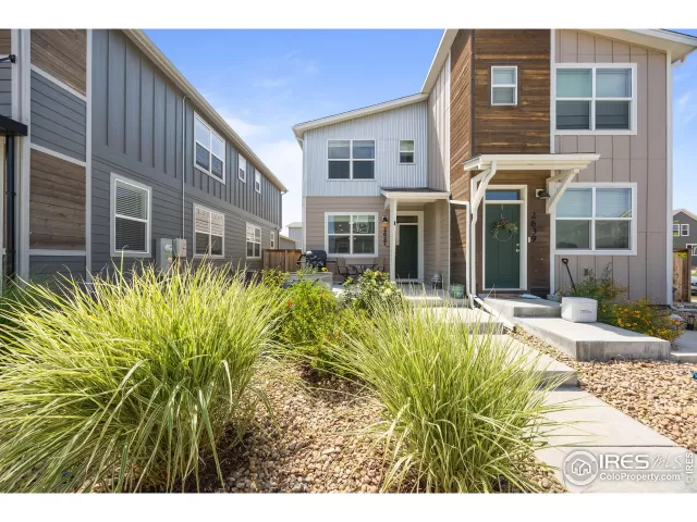 MLS: 1040874 Condo For Sale