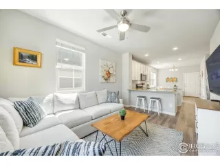 Photo #3: 1040874 Listing