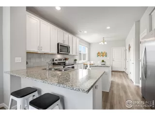 Photo #5: 1040874 Listing