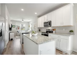 Photo #6: 1040874 Listing