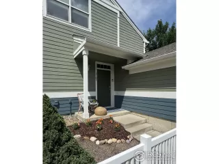 Photo #2: 1040893 Listing