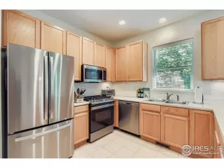 Photo #6: 1040895 Listing