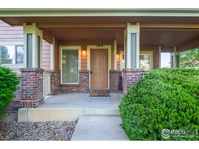 MLS: 1040937 Condo For Sale