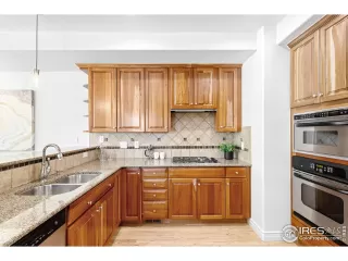 Photo #6: 1041011 Listing