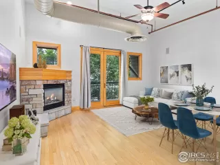 Photo #2: 1041018 Listing