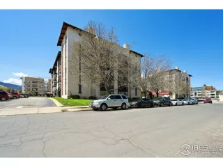 Photo #2: 1041027 Listing