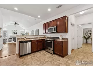 Photo #6: 1041249 Listing