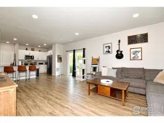 Photo #5: 1041305 Listing