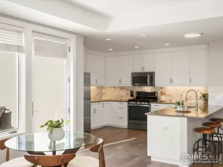 Photo #6: 1041384 Listing 