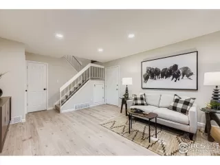 Photo #4: 1041485 Listing