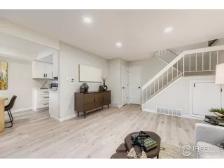 Photo #5: 1041485 Listing