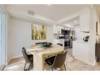 Photo #6: 1041485 Listing