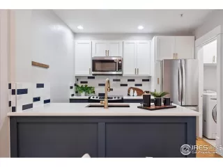 Photo #1: 1041503 Listing