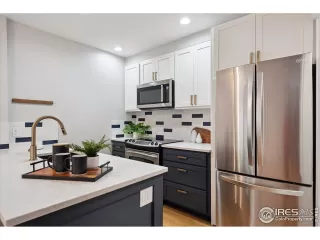 Photo #5: 1041503 Listing