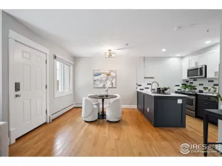 Photo #6: 1041503 Listing