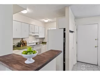 Photo #5: 1041566 Listing