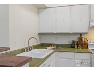 Photo #6: 1041566 Listing