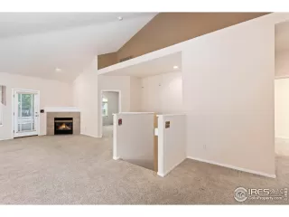 Photo #5: 1041698 Listing