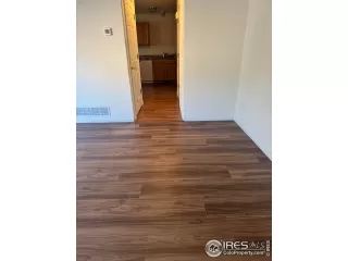 Photo #6: 1041717 Listing