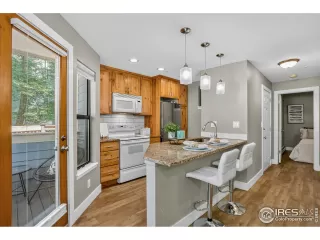 Photo #5: 1041815 Listing 