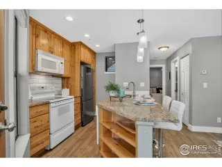 Photo #6: 1041815 Listing 