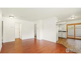 Photo #6: 1041966 Listing