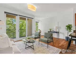 Photo #5: 1042057 Listing