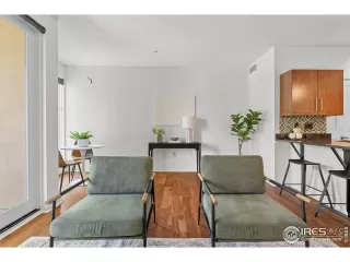 Photo #6: 1042057 Listing