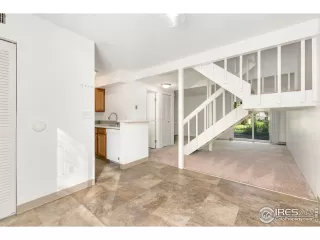 Photo #6: 1042082 Listing