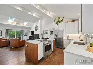 Photo #5: 1042084 Listing 