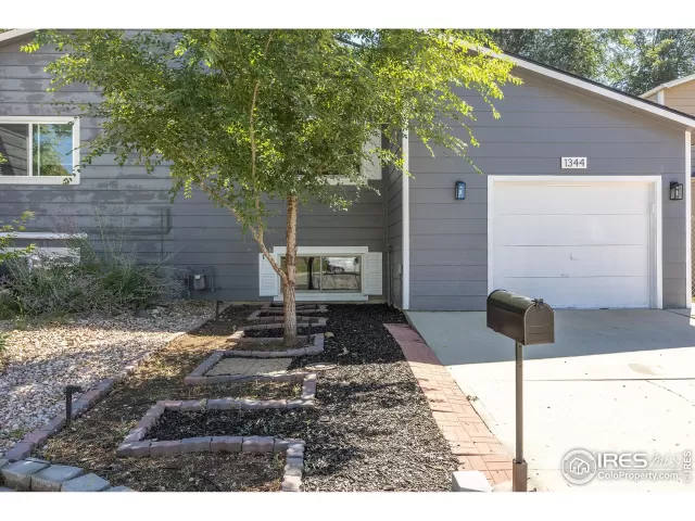 MLS: 1042107 Condo For Sale