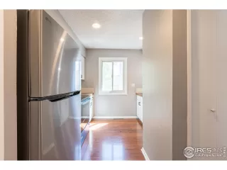 Photo #5: 1042107 Listing