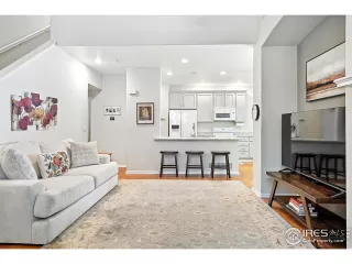 Photo #6: 1042129 Listing 