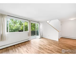 Photo #3: 1042134 Listing