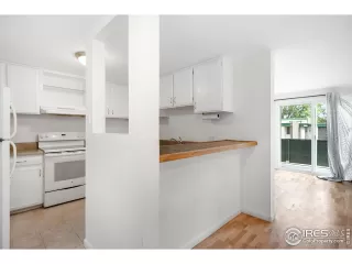 Photo #6: 1042134 Listing