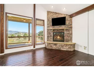 Photo #5: 1042143 Listing