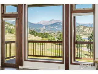 Photo #6: 1042143 Listing