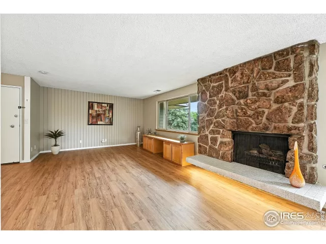 MLS: 1042151 Condo For Sale