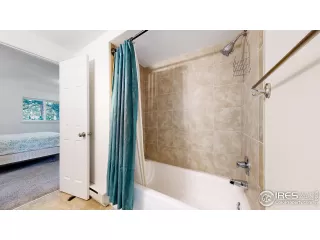 Photo #6: 1042196 Listing