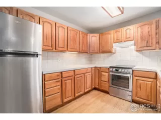 Photo #5: 1042212 Listing