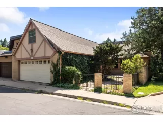 Photo #2: 1042282 Listing