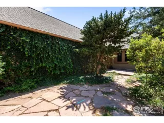 Photo #4: 1042282 Listing